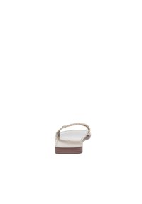 Sandalo infradito beige intrecciato con suola piatta marrone; soletta liscia e design minimale. Adatto per un uso quotidiano.