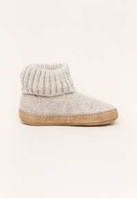 Gray felt slipper with a foldover knitted cuff in light gray. Features a soft texture, rounded shape, and a beige suede sole.