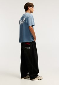 PULL&BEAR WITH LOGO - T-shirts print - light blue denim