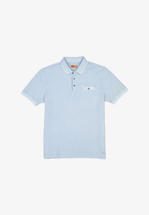 Hellblaues Poloshirt aus strukturiertem Stoff, mit einer Knopfleiste mit zwei Knöpfen, kurzen Ärmeln und einer kleinen Brusttasche.