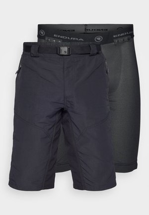 Juodos dviračių šortai su tekstūruotu juosmeniu, pasižymintys lygia apdaila, dirželių kilpomis ir siuvimo detalėmis, užtikrinančiomis papildomą patvarumą.