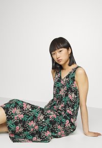 Vero Moda Petite VMEASY TANK DRESS - Vestido de dia - black