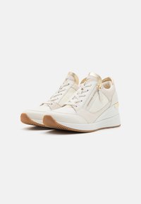 MICHAEL Michael Kors DARBY WEDGE TRAINER - Trainers - cream