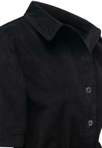 Musta puhvelikankainen paita, jossa on terävä kaulus, lyhyet hihat ja etupuolen napitus kontrastinapeilla sekä hienolla tekstuurilla.