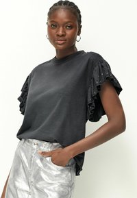 Next SPARKLE STUD RUFFLE SLEEVE- REGULAR FIT - T-shirt med print - charcoal grey