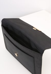 Dorothy Perkins Kuvertväska - black
