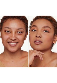 bareMinerals BAREPRO PRESSED 16H POWDER FOUNDATION - Foundation - medium deep 40 cool