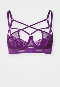 Violetti pitsi bralette, jossa on verkkosuunnittelu, säädettävät ristikkäiset olkaimet ja hakaskiinnitys takana.