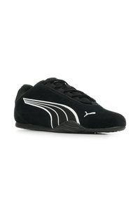Scarpe da corsa in suede nero con dettagli bianchi, caratterizzate da un design slanciato, superficie testurizzata e suola in gomma per una migliore aderenza.