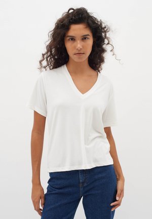 LILIANA BASE V-NECK - Paprasti marškinėliai - whisper white