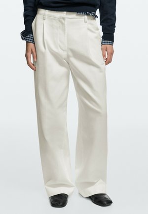 Massimo Dutti, LOW-RISE WIDE-LEG PLEATED PANTS - Byxor - white