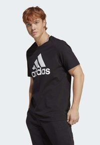 adidas Sportswear - ESSENTIALS SINGLE BIG - T-shirts med print - black   white Miniatyrbilde 1