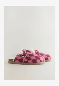 Unselected, pink argyle