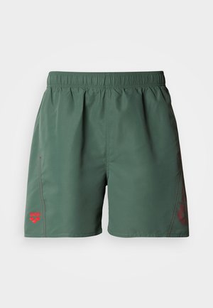 Rohelised ujumispüksid elastse vöökohaga, küljetaskute ja punase logoga. Omavad siledat, kerget kangast ning kontrastset õmblust.