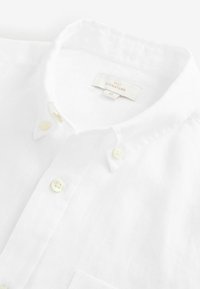 REGULAR FIT - SIGNATURE SHORT SLEEVE - Majica - white