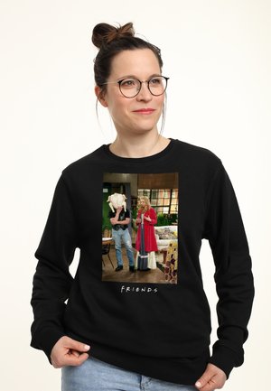 - Bluza