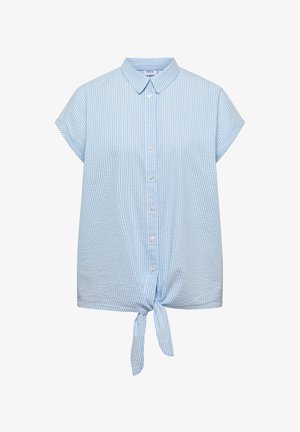 Blouse à manches courtes à rayures verticales bleu clair et blanc, avec des boutons sur le devant et un nœud noué à l'ourlet.