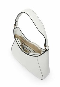 Sac à main en cuir blanc avec des bordures noires, présentant une forme arrondie, une sangle réglable et plusieurs poches intérieures avec des fermetures éclair.