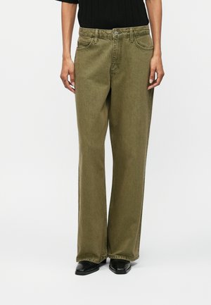 ZOE - Kavbojke na trapez - martini olive