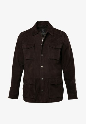 Giacca in suede marrone con colletto, zip frontale e quattro tasche applicate. Finitura testurizzata e dettagli con bottoni a scatto sulle tasche.