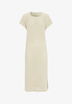 Beiges, knielanges, kurzärmeliges Strickkleid mit vertikalem Rippmuster und seitlichem Schlitz.