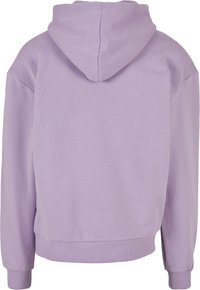 Felpa viola realizzata in morbido misto cotone, con cappuccio, maniche lunghe, polsini a coste e una vestibilità rilassata con una texture liscia.
