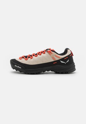 WILDFIRE  - Hiking shoes - oatmeal/black