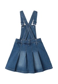 Vestido de peto de mezclilla azul con tirantes cruzados ajustables y detalle de falda plisada, diseñado para niños.