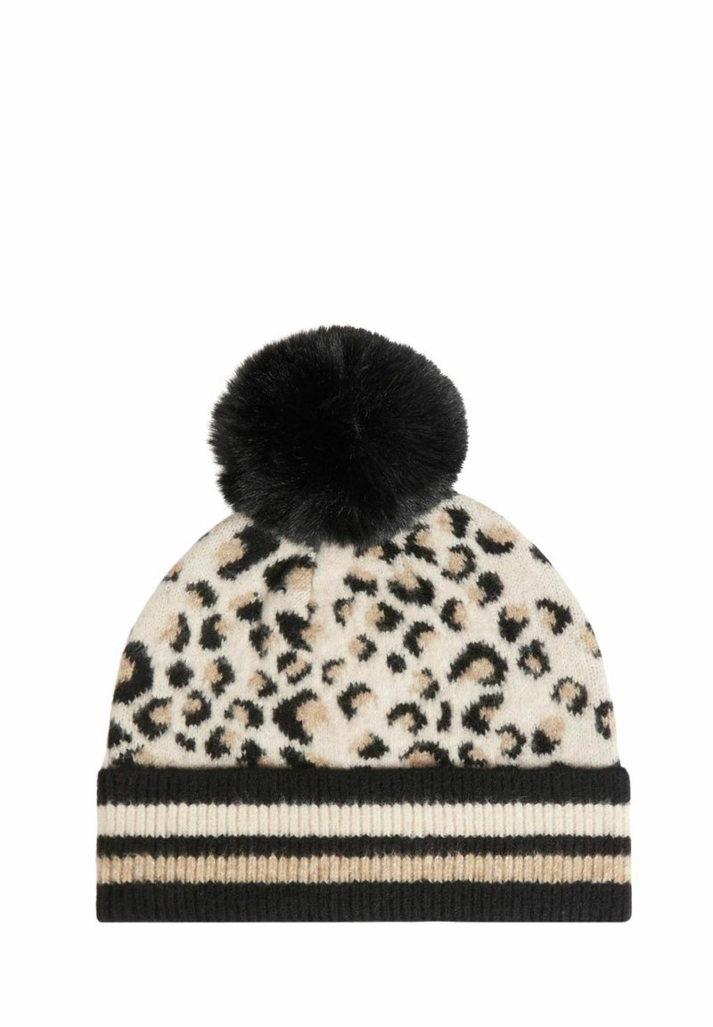 Cappello invernale lavorato a maglia con stampa leopardata beige e nera, polsino a strisce nere e beige, e grande pom-pom nero sulla cima.