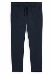 Pantalones de sudadera taperados en azul oscuro con cintura ajustable y bolsillos laterales, dispuestos sobre un fondo blanco.