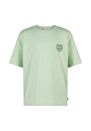 Lichtgroen T-shirt met korte mouwen, ronde hals en een klein donker groen hartlogo op de borst met de tekst "Sunny Days Good Vibes Only."