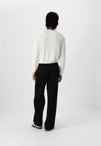 Jack & Jones JPSTBILL JJJAMIE PLEATED JOGGER - Bukser - black