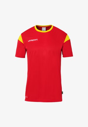 Maglia sportiva rossa con maniche corte gialle, collo rotondo e logo uhlsport sul davanti. Realizzata in tessuto leggero e traspirante.