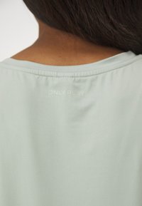 ONLY Play ONPAUBREE LIFE ON BAT LOOSE - Sports T-shirt - aqua gray