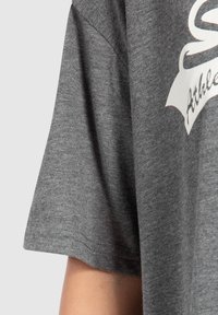 Smilodox UNISEX MACEY FRONT PRINT - Camiseta estampada - anthrazit melange
