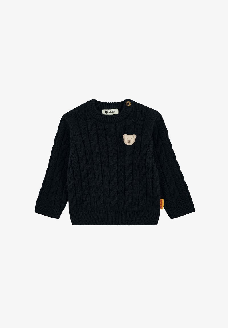 Maglione navy a maglia con motivo a trecce, collo rotondo e maniche lunghe. Presenta un patch di un orsacchiotto beige e un bottone con logo vicino alla spalla.