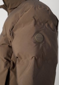 Lindbergh CROPPED SEAMLESS PUFFER JACKET - Zimska jakna - khaki