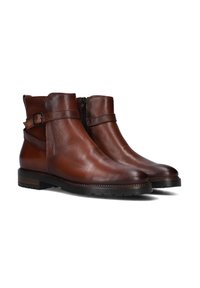 Bruine leren enkelboots met een gladde afwerking, voorzien van een zijrits en een verstelbare band met een gesp op de enkel. Platte zool.