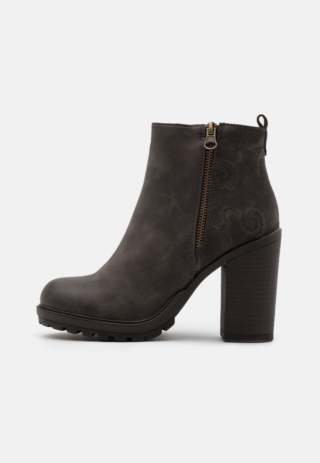 High heeled ankle boots - marron
