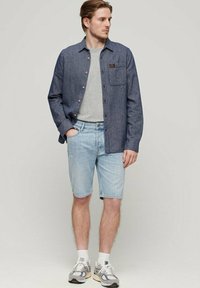 Superdry - STRAIGHT  - Jeansshort - oakwood light Miniatuurafbeelding 1