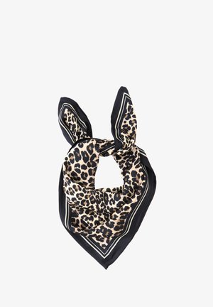 Bufanda de estampado de leopardo con un borde y ribetes negros, que presenta un patrón animal en tonos de beige y negro, con forma de bandana y extremos puntiagudos.