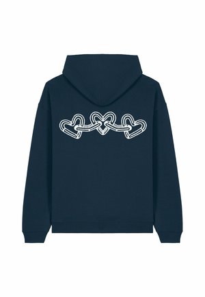 Marineblauwe hoodie met een groot wit hartkettingontwerp op de achterkant. Beschikt over een ruime capuchon en ribgebreide boorden en zoom voor een aansluitende afwerking.