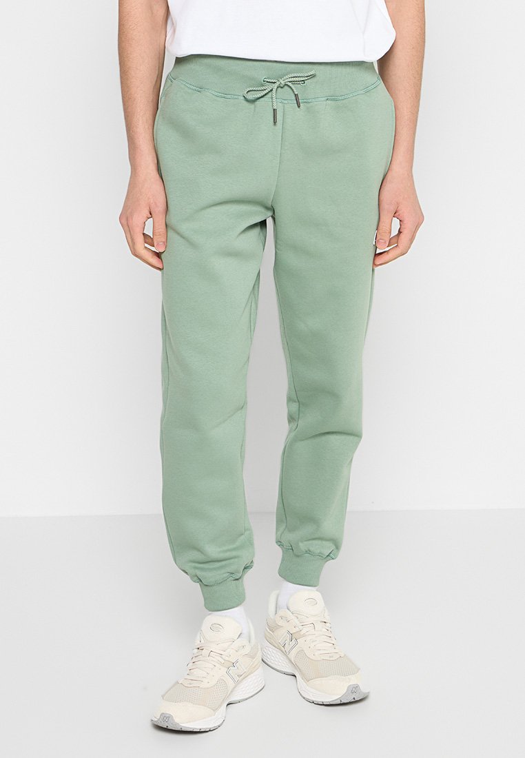Helle grüne Sweatpants aus einem weichen Baumwollmix, mit einem elastischen Bund und Zugband sowie elastischen Bündchen an den Knöcheln.
