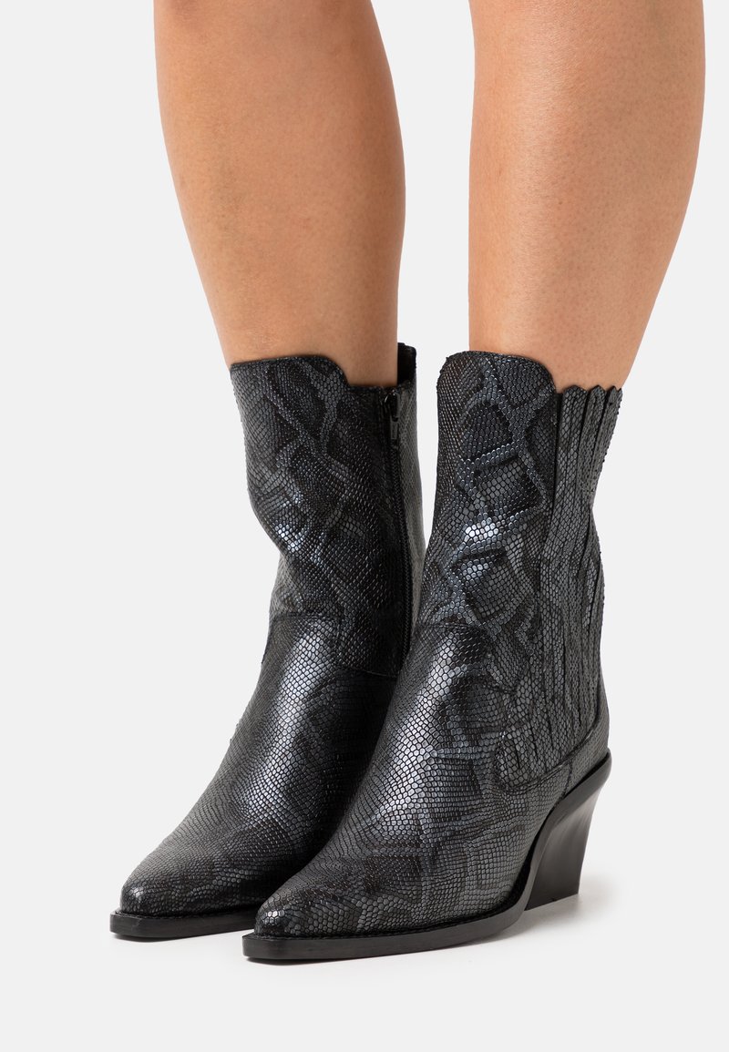 Bronx NEXT LOW KOLE Cowboystøvletter gunmetal/svart Zalando.no