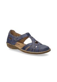 Sandalo in pelle blu con design a strisce incrociate, lati aperti e suola in gomma testurizzata per una presa ottimale. La cucitura a contrasto aggiunge dettagli.