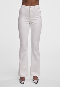 Pieces Vaqueros a campana - bright white