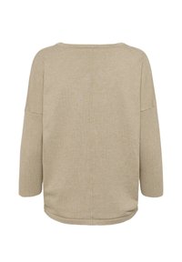 Maglione beige dal taglio morbido, con maniche a tre quarti e texture a coste. Presenta un collo rotondo e un orlo curvo sul fondo.