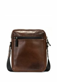 Brązowa skórzana torba na ramię o gładkiej teksturze, kwadratowym kształcie, górnym zamkiem błyskawicznym i regulowanym pasku. Posiada przednią kieszeń na zamek.