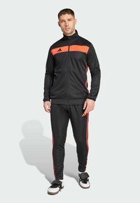 adidas Performance ADIDAS PERFORMANCE TIRO 25 ESSENTIALS TRACK SUIT - Trainingsanzug - black   lucid red