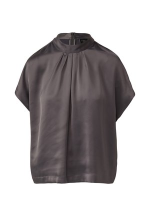 Haut à manches courtes en satin gris foncé, avec un col haut et des détails plissés. Fermeture éclair au dos pour un intérêt de design supplémentaire.